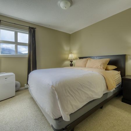 The Peaks 3 Bedroom Mountain View Condo Radium Hot Springs Exterior photo