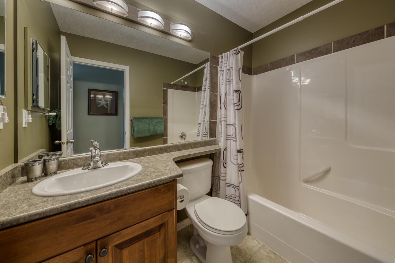 The Peaks 3 Bedroom Mountain View Condo Radium Hot Springs Exterior photo