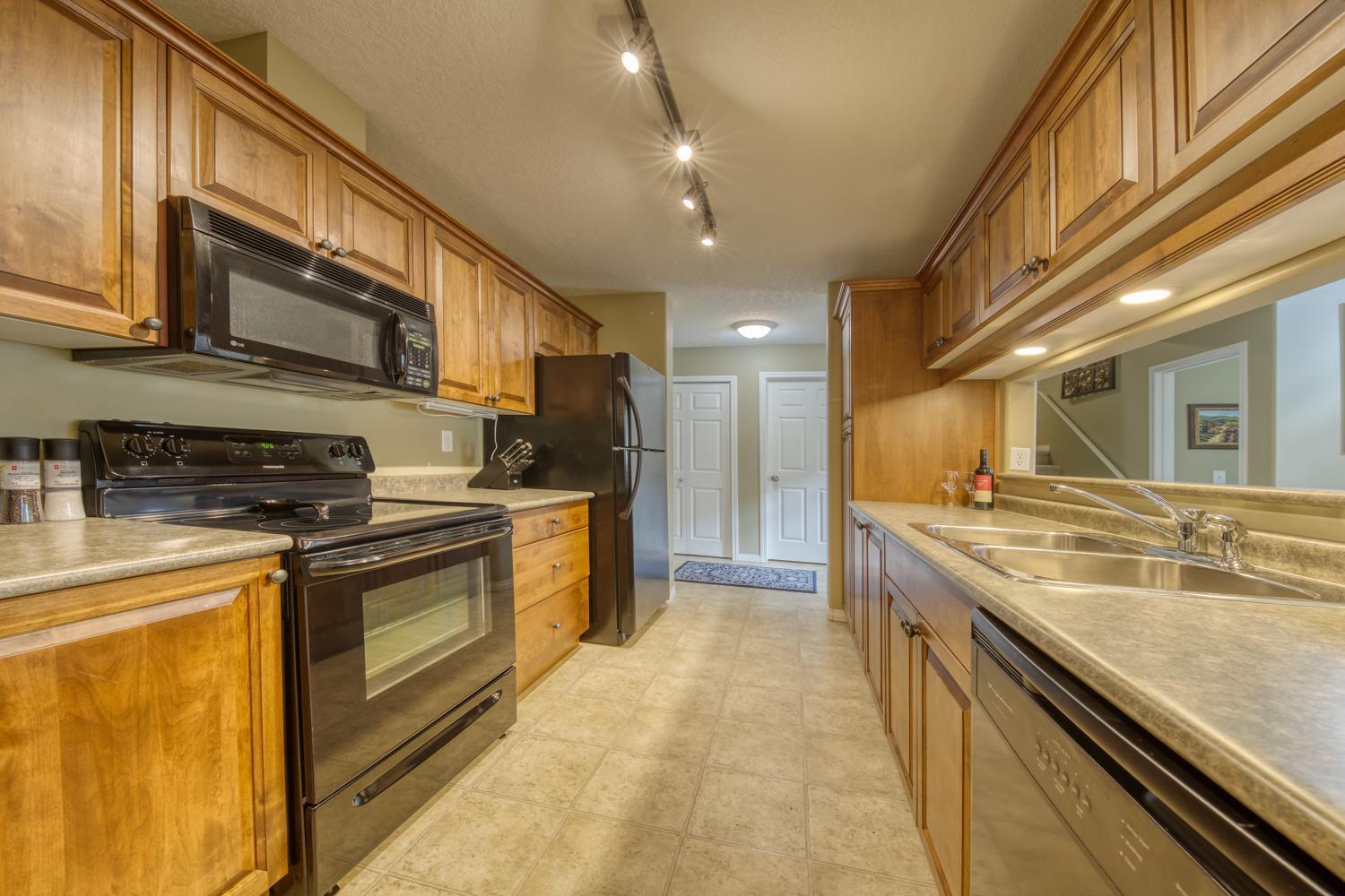 The Peaks 3 Bedroom Mountain View Condo Radium Hot Springs Exterior photo
